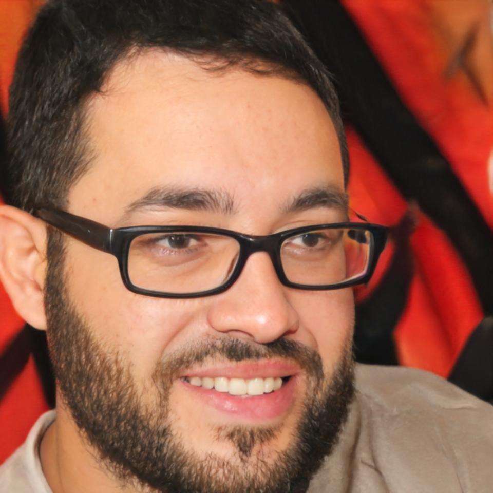 Carlos Mendoza, Analista Financiero